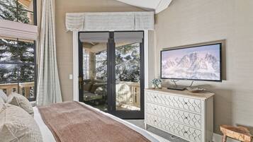 Condo, 2 Bedrooms | 2 bedrooms, iron/ironing board, free WiFi