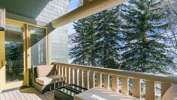 Condo, 2 Bedrooms | Property grounds