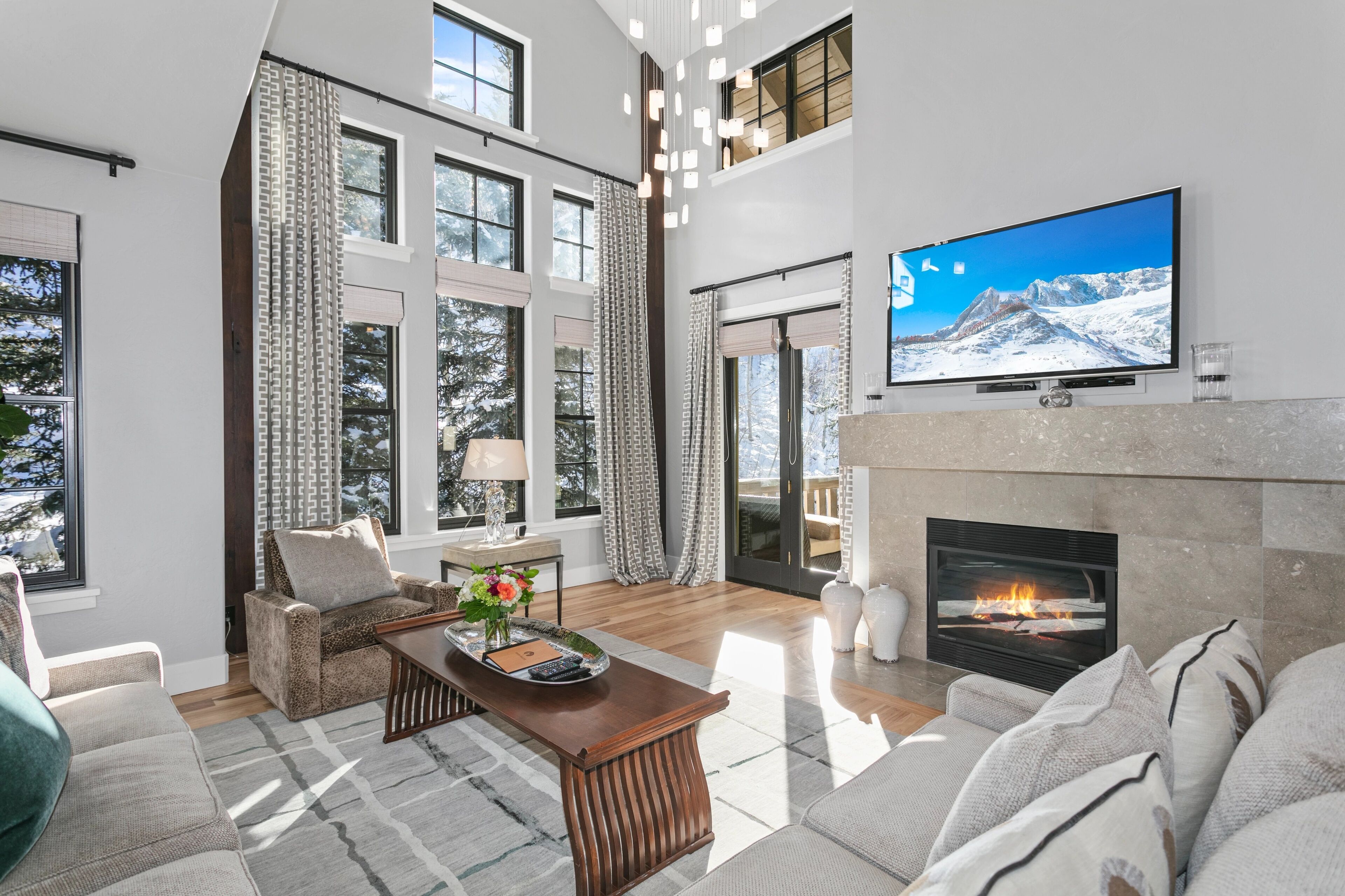 คอนโด, 2 ห้องนอน | บริเวณนั่งเล่น | สมาร์ททีวี