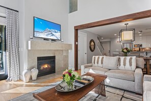 Condo, 2 Bedrooms | Living area