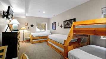 Condo, 4 Bedrooms | 4 bedrooms, iron/ironing board, free WiFi