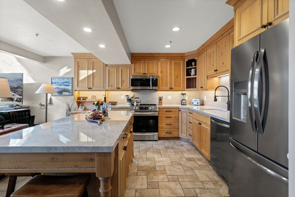Condo, 4 Bedrooms | Private kitchen
