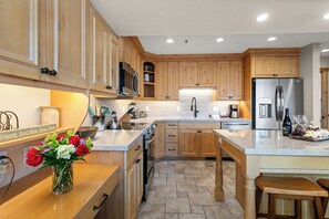 Condo, 4 habitaciones | Cocina privada | Refrigerador, horno, cafetera y tetera y tostadora 