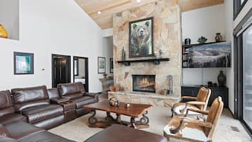 Casa, 5 quartos | Área de estar | Smart TV