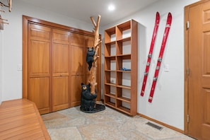 House, 5 Bedrooms | Interior