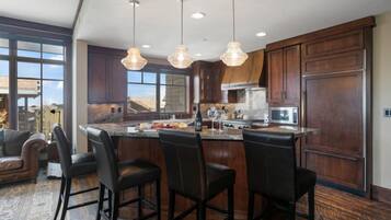 Kondominium, 3 kamar tidur | Dapur pribadi | Lemari es, oven, mesin pembuat kopi/teh, dan pemanggang roti