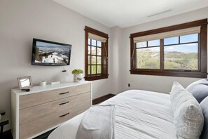 Condo, 3 Bedrooms | 3 bedrooms, iron/ironing board, free WiFi