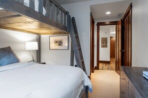 Condo, 2 habitaciones | 2 habitaciones, tabla de planchar con plancha y wifi gratis 