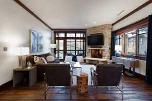 Condo, 2 Bedrooms | Living area