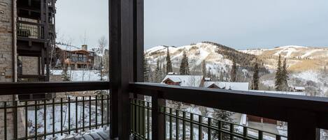 Condo, 2 Bedrooms | Property grounds