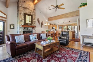 Appart'hôtel, 2 chambres | Coin séjour