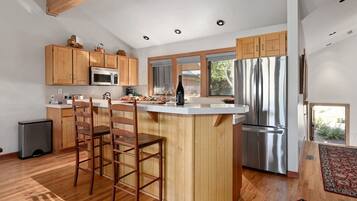 Condo, 2 Bedrooms | Private kitchen | Oven, coffee/tea maker, toaster