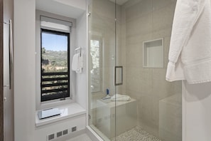 Appart'hĂŽtel, 2 chambres | Salle de bain | Serviettes fournies, shampoing