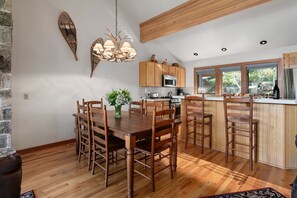 Condo, 2 Bedrooms | Dining