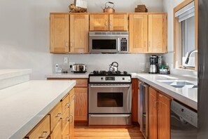 Condo, 2 Bedrooms | Private kitchen