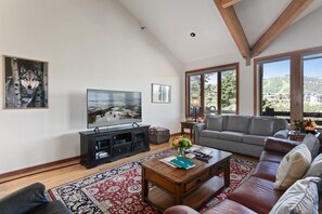 Apartment, 2 Schlafzimmer | Wohnbereich