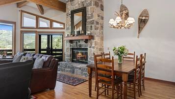 Condo, 2 Bedrooms | Interior