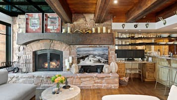 Condo, 4 Bedrooms | Living area | Smart TV