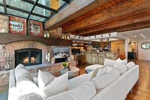 Living area - Stag Lodge At Deer Valley Resort - 4 Bed W/ Spa #7 4 Bedroom Condo (Park City)