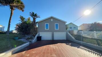 House, 3 Bedrooms | Exterior