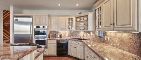 Condo, 4 Bedrooms | Private kitchen | Fridge, oven, coffee/tea maker, toaster