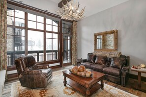 Condo, 2 Bedrooms | Living area