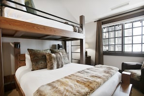 Condo, 2 Bedrooms | 2 bedrooms, iron/ironing board, free WiFi