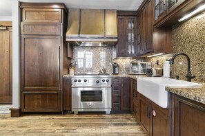 Condo, 2 Bedrooms | Private kitchen