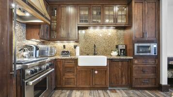 Kondominium, 2 kamar tidur | Dapur pribadi | Lemari es, oven, mesin pembuat kopi/teh, dan pemanggang roti