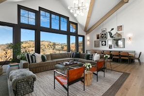 Condo, 5 Bedrooms | Living area