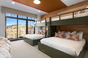 Condo, 5 Bedrooms