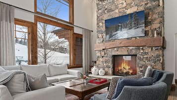 Condo, 4 Bedrooms | Living area | Smart TV