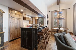 Appart'hôtel, 4 chambres | Intérieur