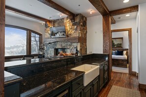 Condo, 3 Bedrooms | Interior