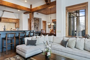 Condo, 3 Bedrooms | Living area