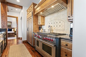 Condo, 3 Bedrooms | Private kitchen