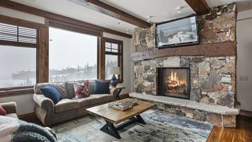 Condo, 3 Bedrooms | Living area | Smart TV