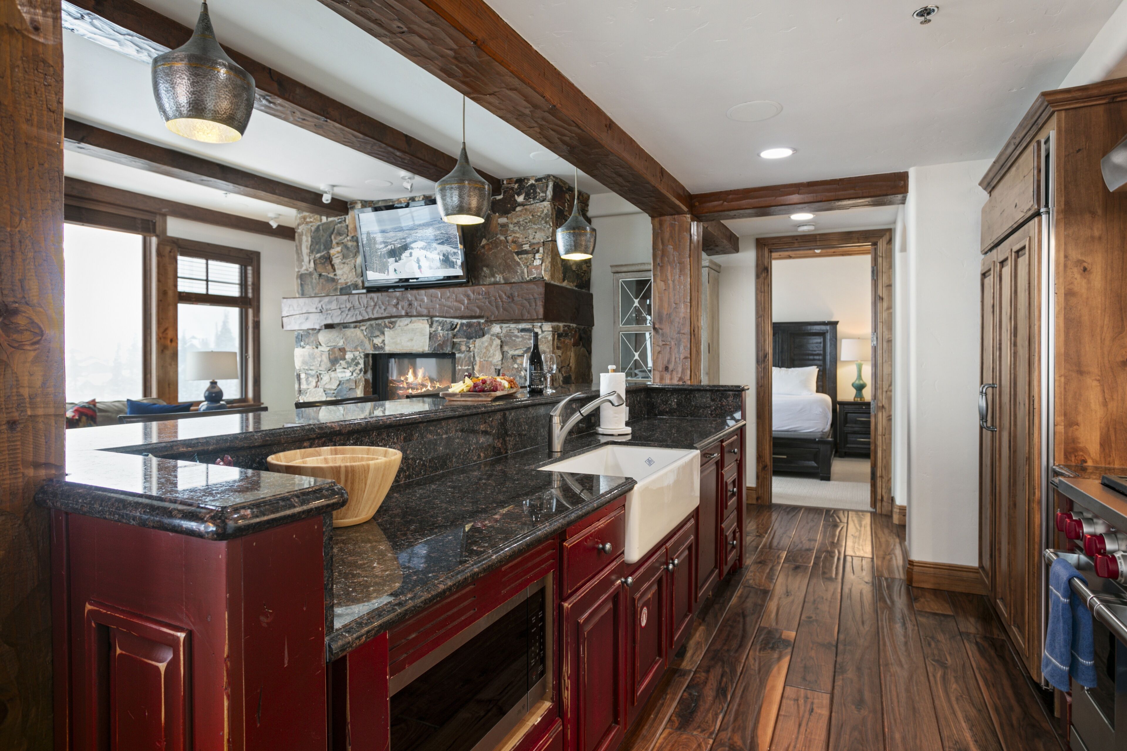 Refrigerador, horno, cafetera/tetera, tostadora