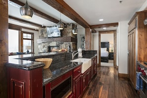 Condo, 3 Bedrooms | Private kitchen | Fridge, oven, coffee/tea maker, toaster
