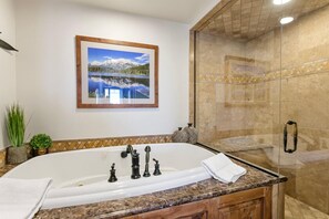 Lägenhet - 3 sovrum | Badrum | Handdukar och schampo