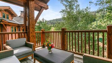 Condo, 4 Bedrooms | Property grounds