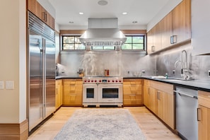 Condo, 4 Bedrooms | Private kitchen