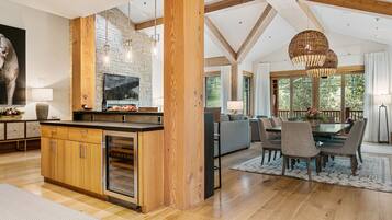 Condo, 4 Bedrooms | Dining