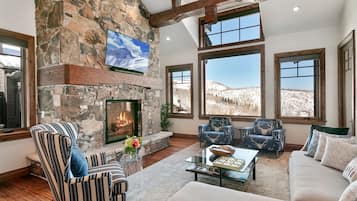 Condo, 4 Bedrooms | Living area | Smart TV