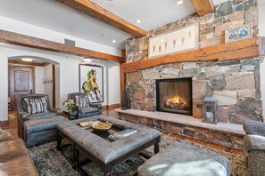 Condo, 3 habitaciones | Interior