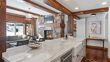 Condo, 4 quartos | Parte interna