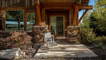 Condo, 4 quartos | Terraço/pátio