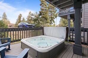 Tina de hidromasaje al aire libre