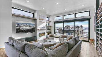 Rumah, 6 kamar tidur | Area keluarga | Smart TV