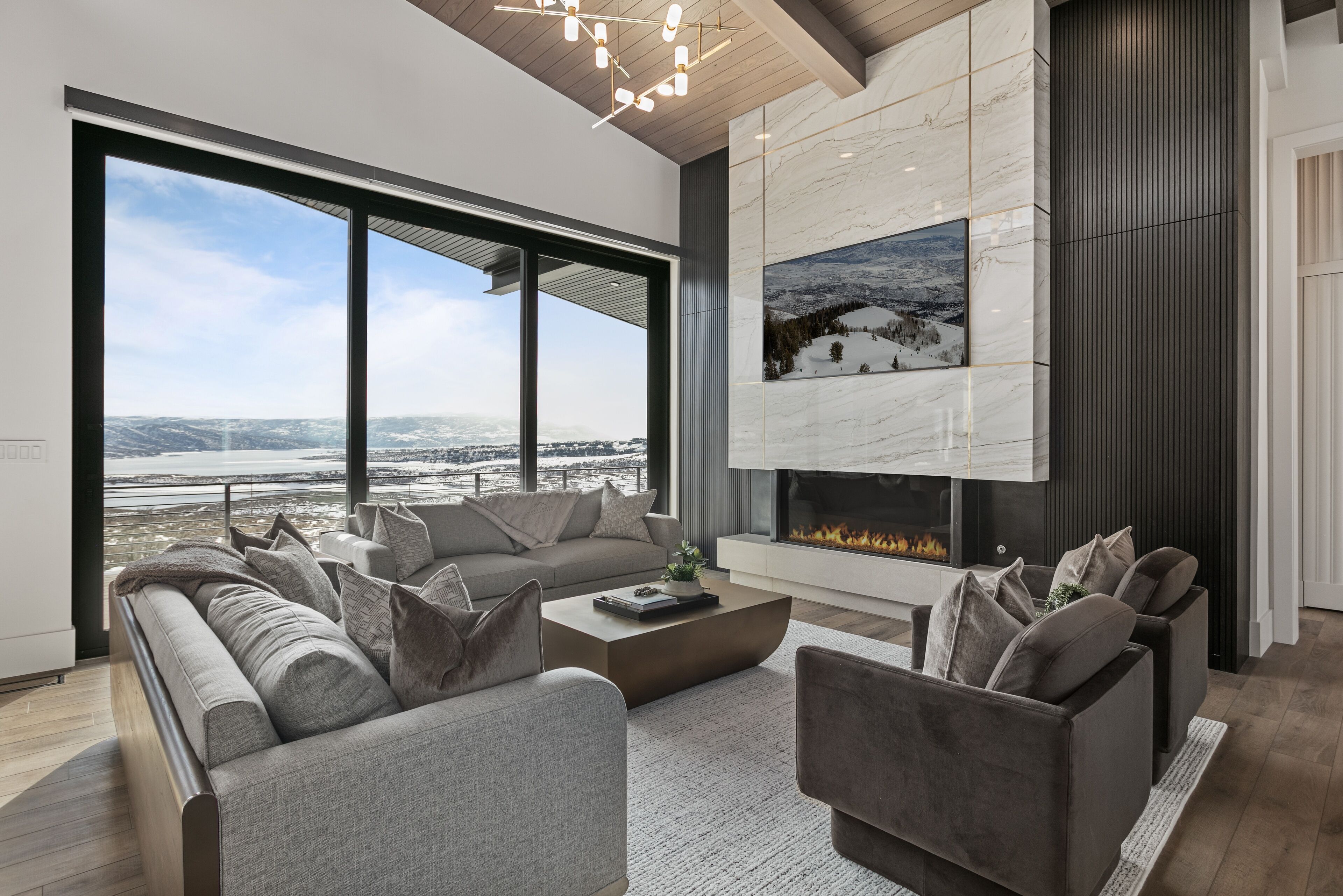 House, 5 Bedrooms | Living area | Smart TV